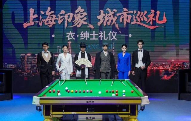 饿了？拉门斯被拍到在比利时替补席啃苹果